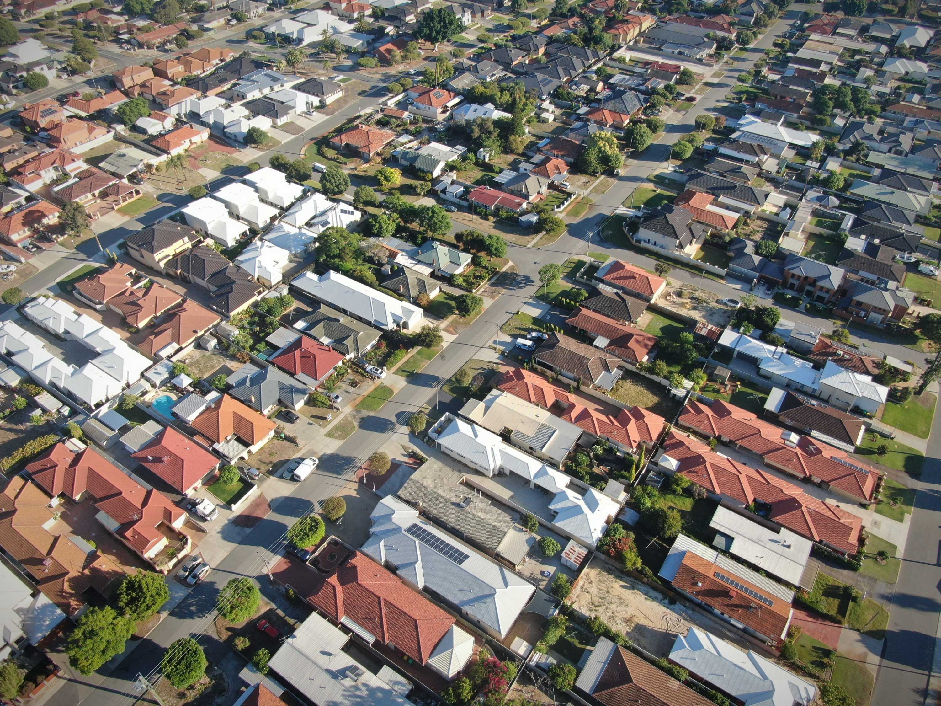 空中拍摄典型的澳大利亚郊区